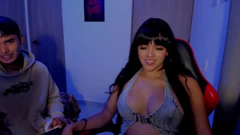 Violet and Austin online show from 10.04.25