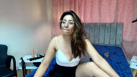 VIOLETA online show from 12.17.24