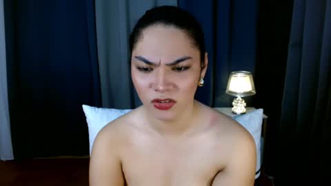 Snapshot of violetasha chatting on 01.20.25 violet online show from 01.20.25