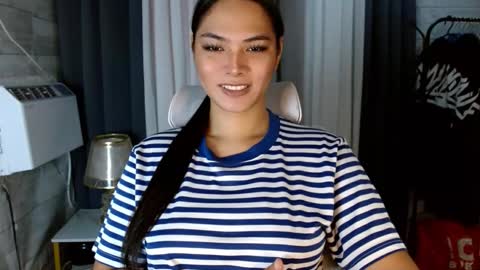 Snapshot of violetasha chatting on 10.10.25 violet online show from 10.10.25