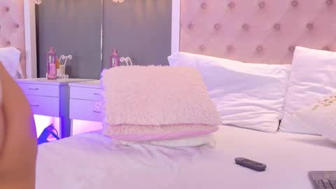 Cute Violet online show from 11.08.25