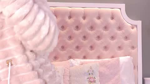 Cute Violet online show from 11.10.25