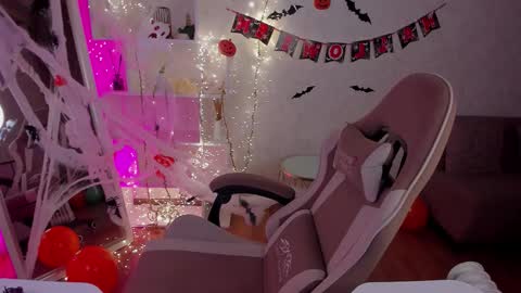 Violet online show from 10.23.25