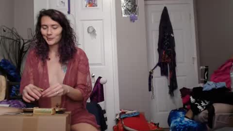 Violet Hooper online show from 12.10.24