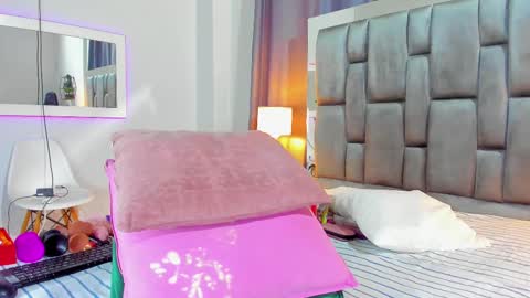 Violet  online show from 10.07.25
