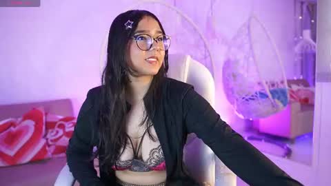 Snapshot of violetjonesx chatting on 06.22.26 violetjonesx online show from 06.22.26