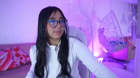Snapshot of violetjonesx chatting on 06.24.26 violetjonesx online show from 06.24.26