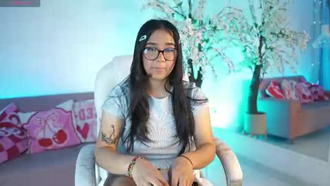 Snapshot of violetjonesx chatting on 07.04.26 violetjonesx online show from 07.04.26