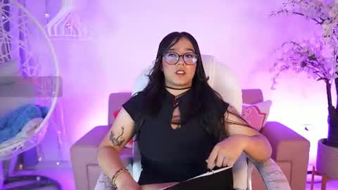 Snapshot of violetjonesx chatting on 07.18.26 violetjonesx online show from 07.18.26