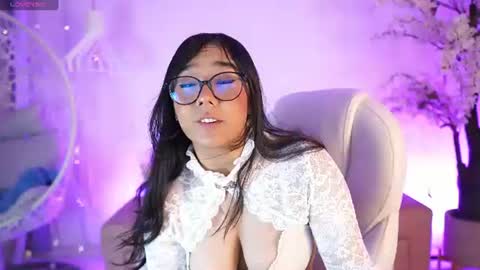 Snapshot of violetjonesx chatting on 07.21.26 violetjonesx online show from 07.21.26