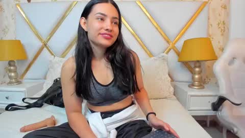 Snapshot of violetrousse chatting on 10.28.25 Violet Rousse online show from 10.28.25