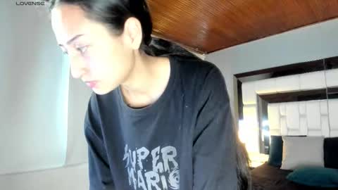 Snapshot of violetskinny chatting on 10.15.25 violetskinny online show from 10.15.25