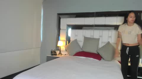 violetskinny online show from 11.21.25