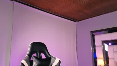 Snapshot of violetskinny chatting on 06.11.26 violetskinny online show from 06.11.26