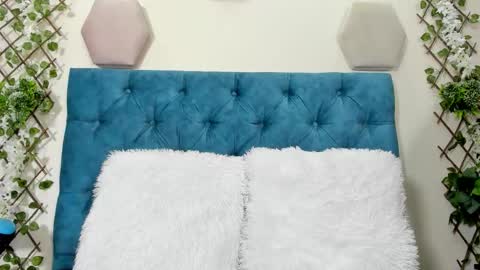 violett  rousee online show from 11.04.25