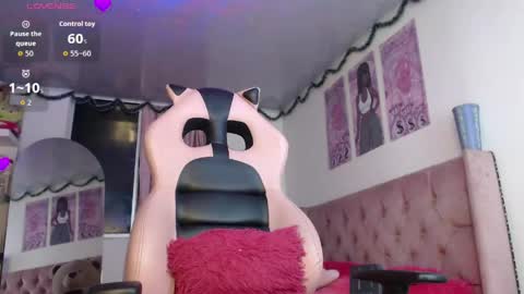 Snapshot of violett_brown9 chatting on 04.30.26 violett_brown9 online show from 04.30.26