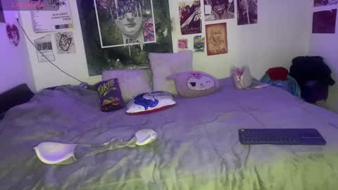 Snapshot of violett_dante chatting on 10.28.25 violett_dante online show from 10.28.25