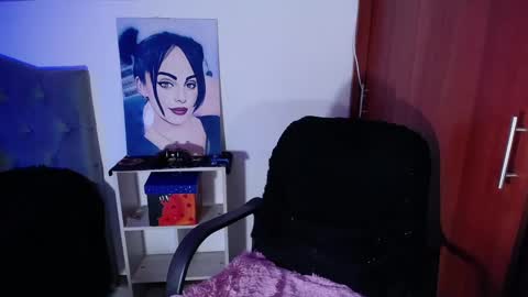 violett  Independent model online show from 01.25.25