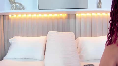 Violett  online show from 09.30.25