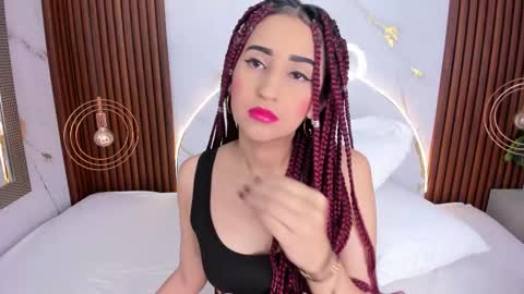 Violett  online show from 10.04.25