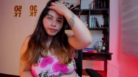 Snapshot of violett_red chatting on 06.17.26 Violeta online show from 06.17.26