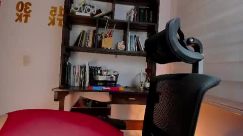 Snapshot of violett_red chatting on 06.18.26 Violeta online show from 06.18.26