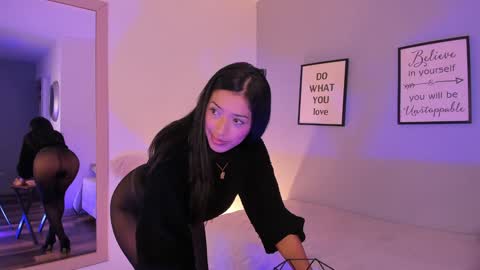 Snapshot of violetta_bold chatting on 02.05.25 violetta_bold online show from 02.05.25