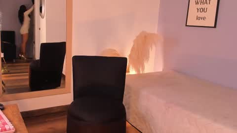 Snapshot of violetta_bold chatting on 02.15.25 violetta_bold online show from 02.15.25