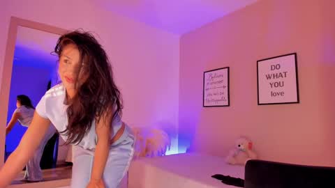 Snapshot of violetta_bold chatting on 09.29.25 violetta_bold online show from 09.29.25