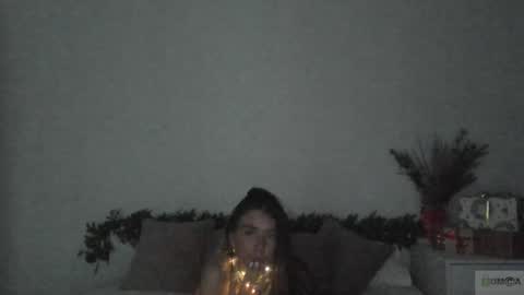 Snapshot of violetta_finch chatting on 12.25.24 violetta_finch online show from 12.25.24