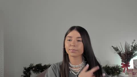 Snapshot of violetta_finch chatting on 01.05.25 violetta_finch online show from 01.05.25