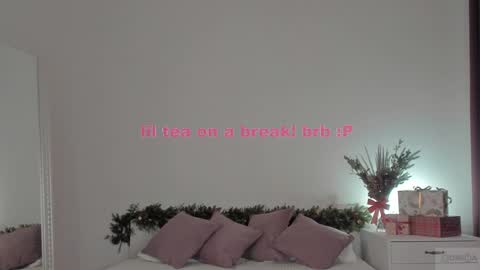 Snapshot of violetta_finch chatting on 01.06.25 violetta_finch online show from 01.06.25