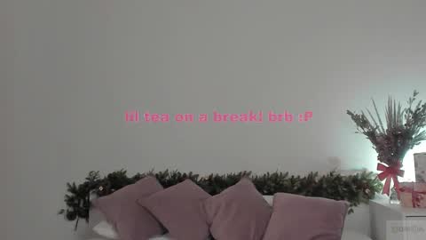 Snapshot of violetta_finch chatting on 01.07.25 violetta_finch online show from 01.07.25