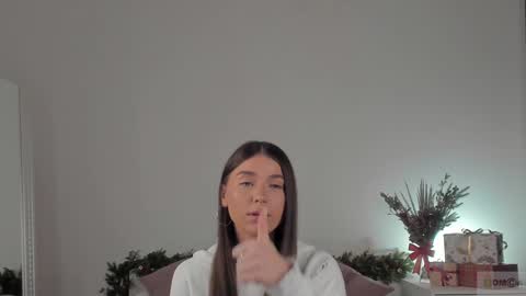 Snapshot of violetta_finch chatting on 01.11.25 violetta_finch online show from 01.11.25