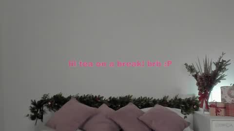 Snapshot of violetta_finch chatting on 01.23.25 violetta_finch online show from 01.23.25