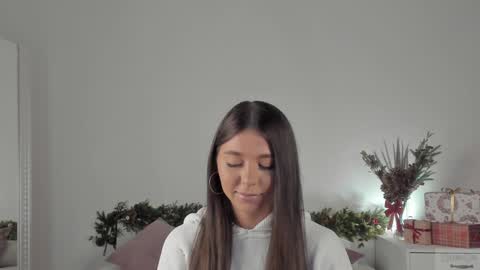 Snapshot of violetta_finch chatting on 01.25.25 violetta_finch online show from 01.25.25