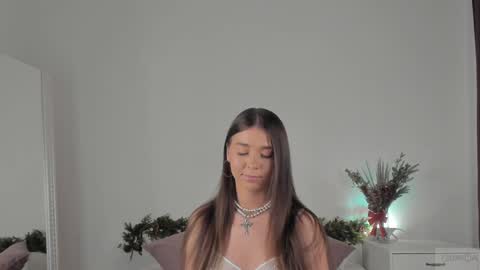 Snapshot of violetta_finch chatting on 01.29.25 violetta_finch online show from 01.29.25