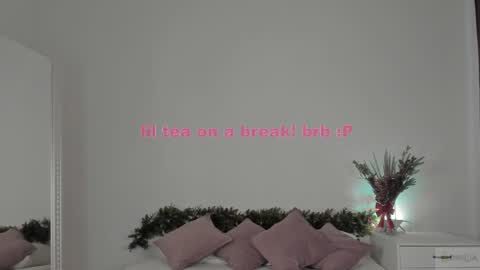 Snapshot of violetta_finch chatting on 01.30.25 violetta_finch online show from 01.30.25