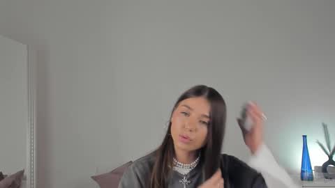 Snapshot of violetta_finch chatting on 02.10.25 violetta_finch online show from 02.10.25