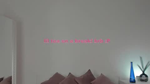 Snapshot of violetta_finch chatting on 02.13.25 violetta_finch online show from 02.13.25