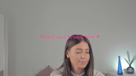 Snapshot of violetta_finch chatting on 02.14.25 violetta_finch online show from 02.14.25