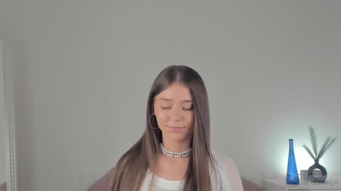 Snapshot of violetta_finch chatting on 02.14.25 violetta_finch online show from 02.14.25