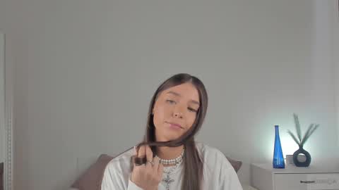 Snapshot of violetta_finch chatting on 02.19.25 violetta_finch online show from 02.19.25