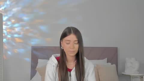 Snapshot of violetta_finch chatting on 03.11.25 violetta_finch online show from 03.11.25