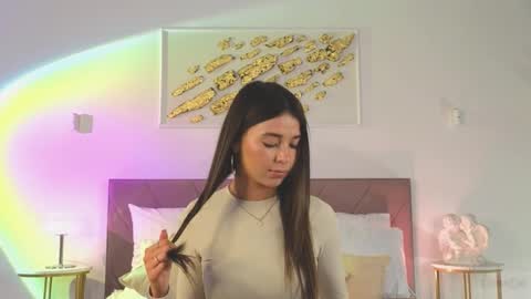 Snapshot of violetta_finch chatting on 09.25.25 violetta_finch online show from 09.25.25