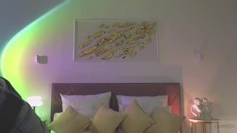 Snapshot of violetta_finch chatting on 10.15.25 violetta_finch online show from 10.15.25