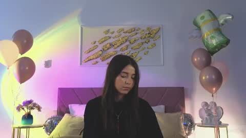 Snapshot of violetta_finch chatting on 06.19.26 violetta_finch online show from 06.19.26