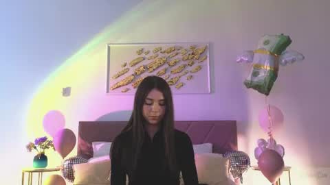 Snapshot of violetta_finch chatting on 06.25.26 violetta_finch online show from 06.25.26