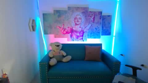 Snapshot of violetta_m_ chatting on 02.15.26 Violeta online show from 02.15.26