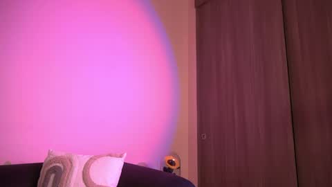 Snapshot of violetta_swift_ chatting on 04.24.26 violetta independent model online show from 04.24.26